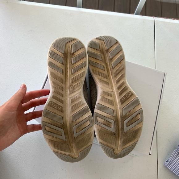 APL women’s techloom breeze plaster/creme tennis shoes - Picture 4 of 6